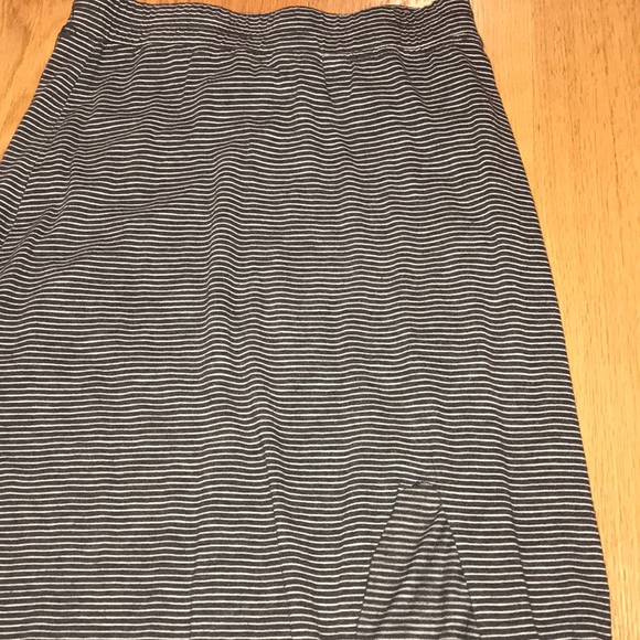 Thin white striped american eagle maxi skirt - Picture 4 of 4